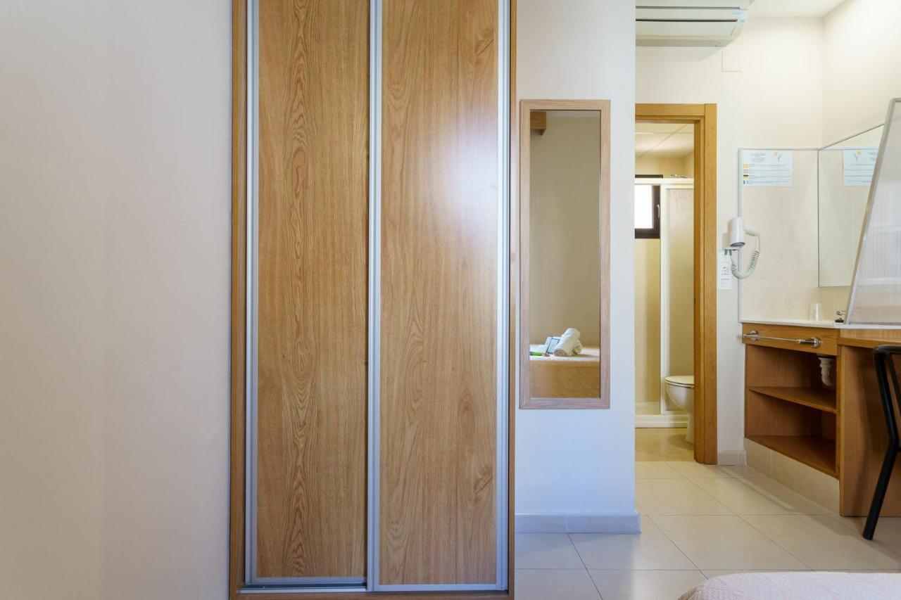 Hostal Costabella Powered By Faro Homes Fuengirola Ngoại thất bức ảnh
