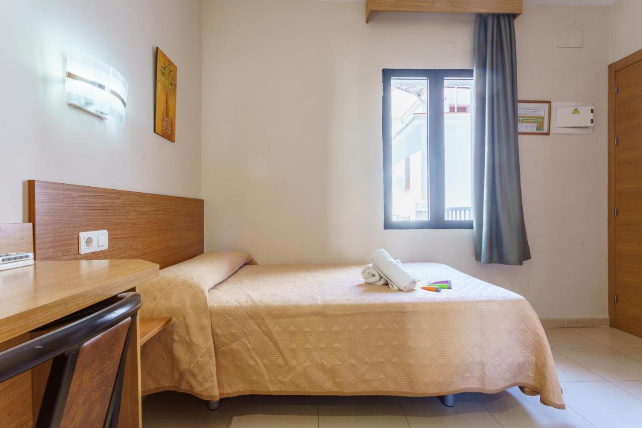 Hostal Costabella Powered By Faro Homes Fuengirola Ngoại thất bức ảnh