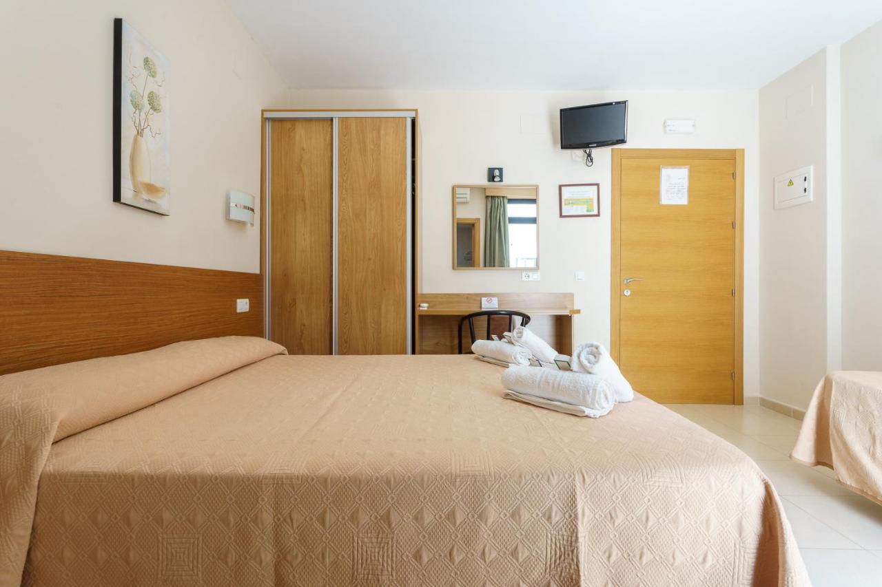 Hostal Costabella Powered By Faro Homes Fuengirola Ngoại thất bức ảnh