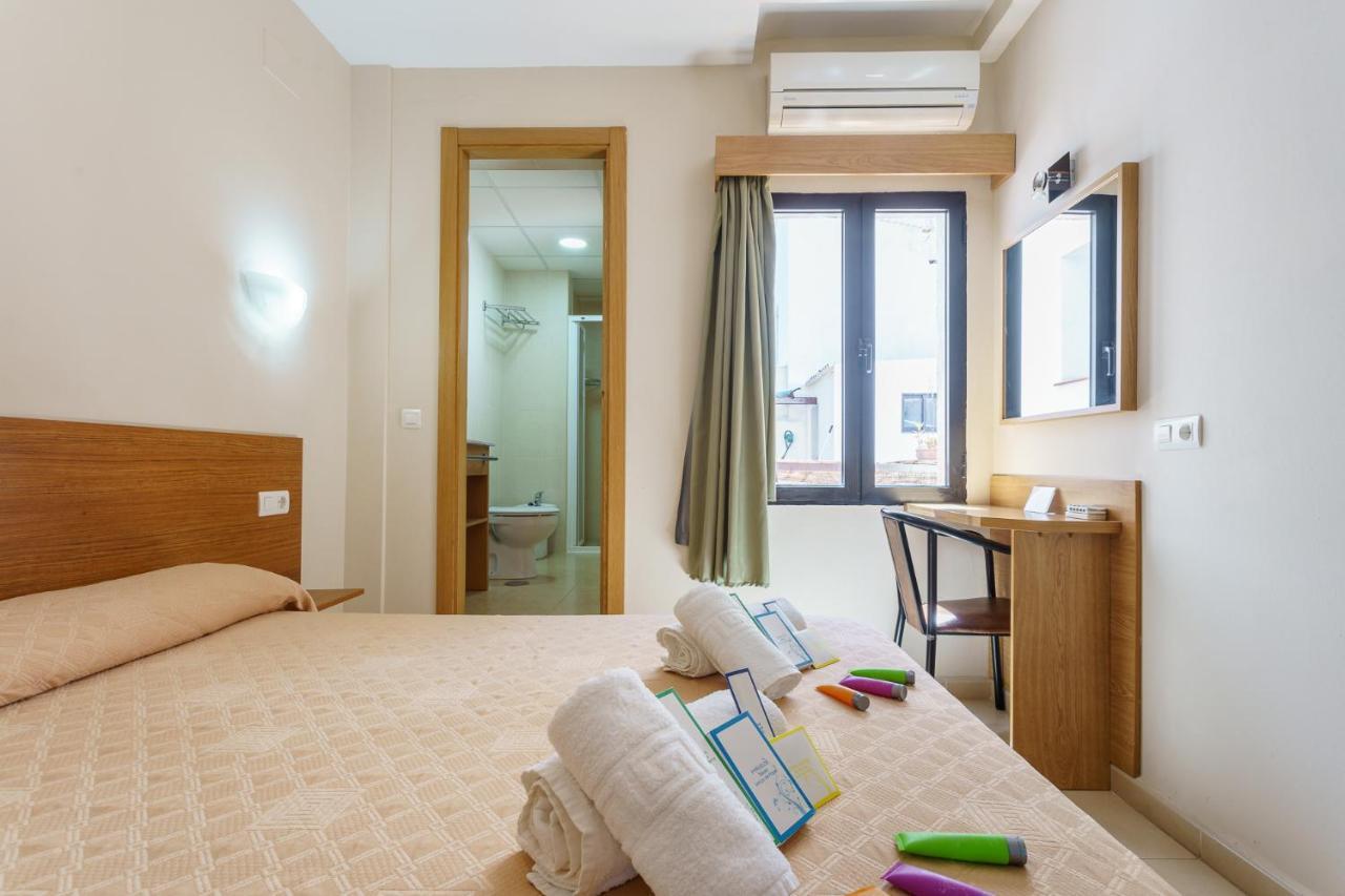 Hostal Costabella Powered By Faro Homes Fuengirola Ngoại thất bức ảnh