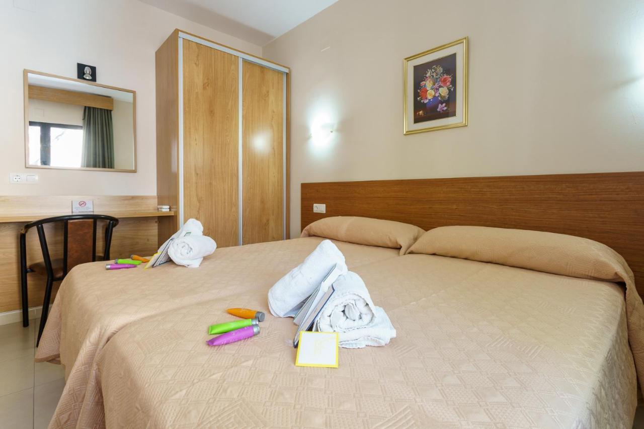 Hostal Costabella Powered By Faro Homes Fuengirola Ngoại thất bức ảnh