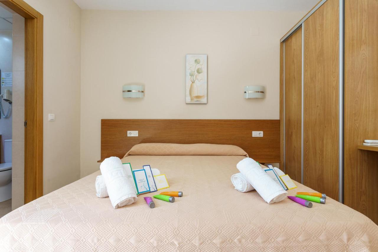 Hostal Costabella Powered By Faro Homes Fuengirola Ngoại thất bức ảnh