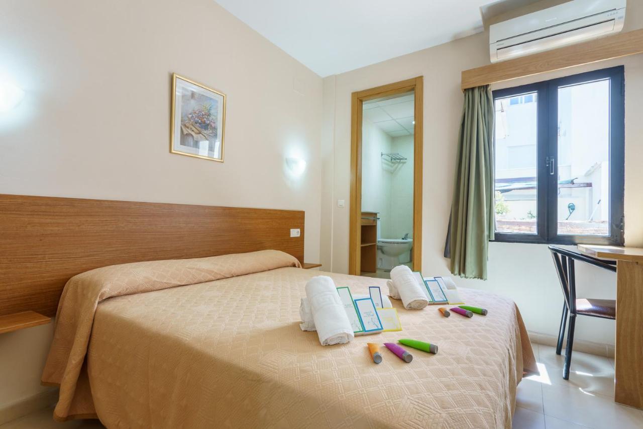 Hostal Costabella Powered By Faro Homes Fuengirola Ngoại thất bức ảnh