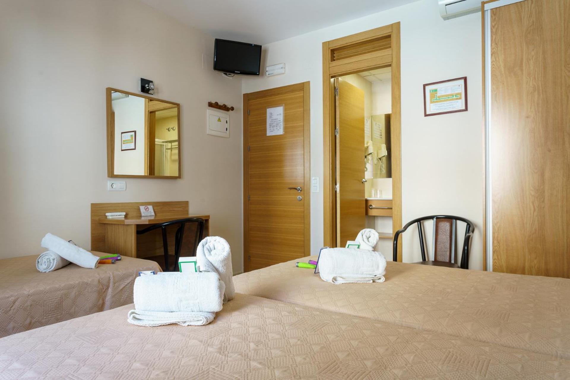 Hostal Costabella Powered By Faro Homes Fuengirola Phòng bức ảnh