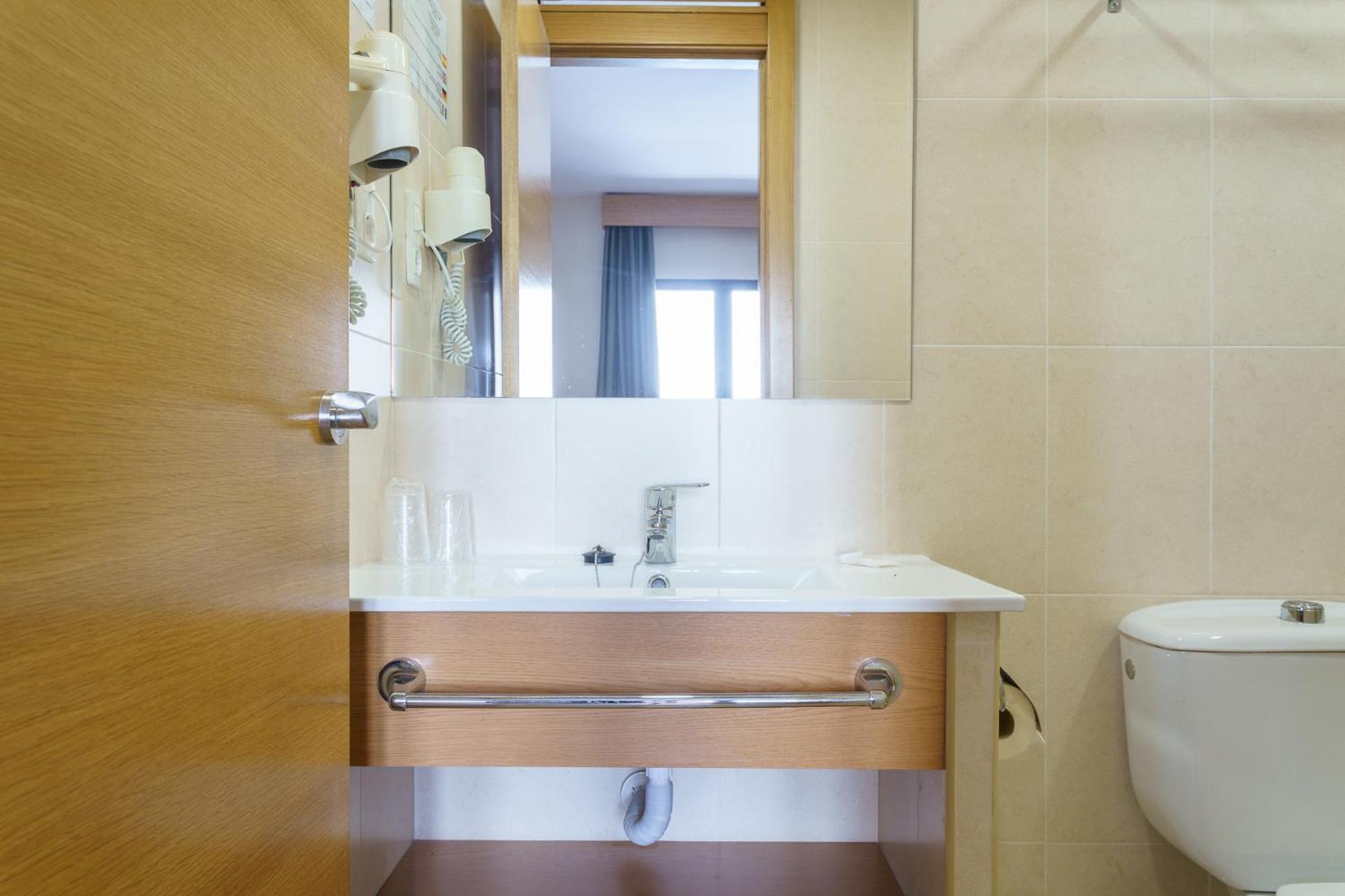Hostal Costabella Powered By Faro Homes Fuengirola Phòng bức ảnh